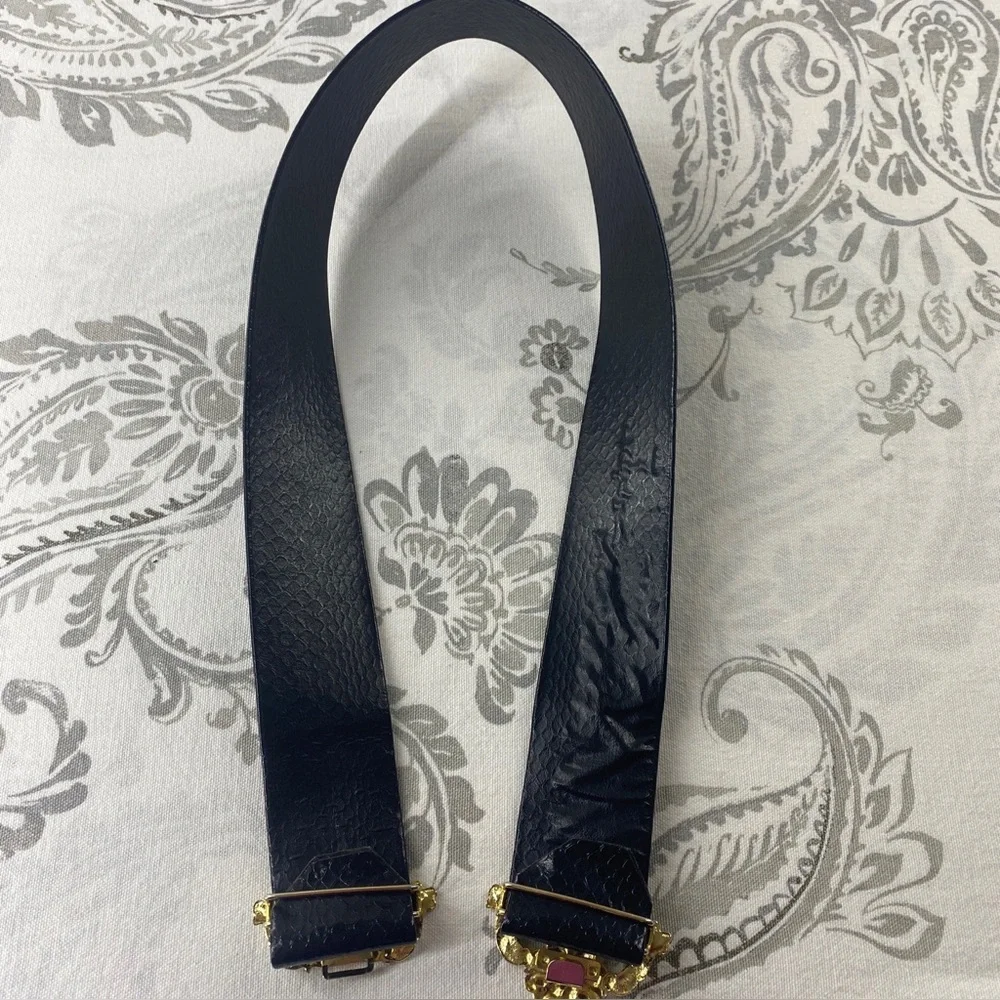 Vintage Gold Toned Ornament Buckle And Black‎ Belt Sm/Medium